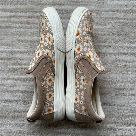 Like New Taos Footwear Rubber Soul Slip-on Daisy Canvas Sneakers Shoes Size 7 - Picture 12 of 17